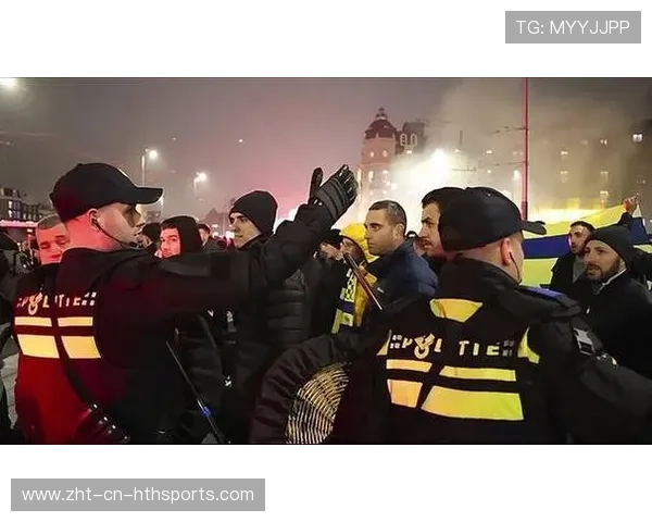 体育场外球迷冲突！多人被警方带走