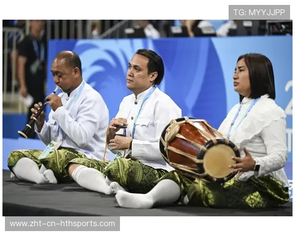 拳手入场音乐引爆观众合唱